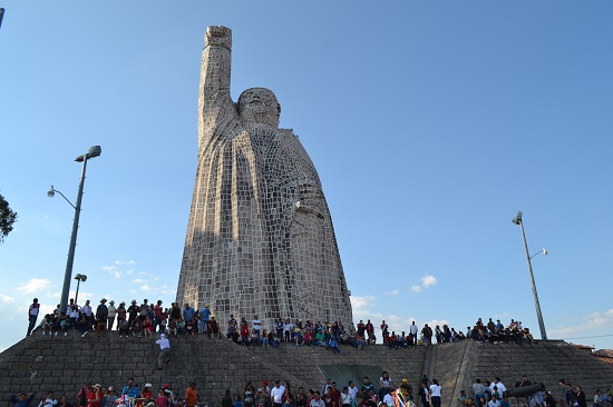 monumento a morelos en la isla de janitzio