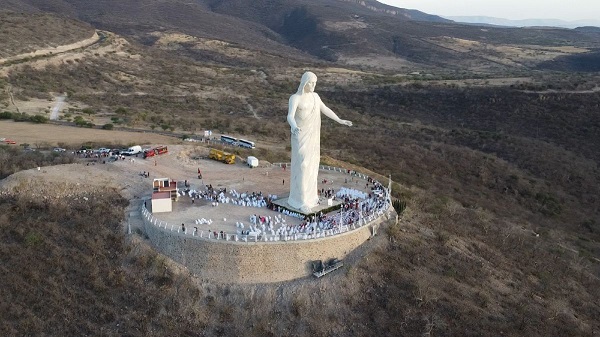 escultura del cristo de la paz